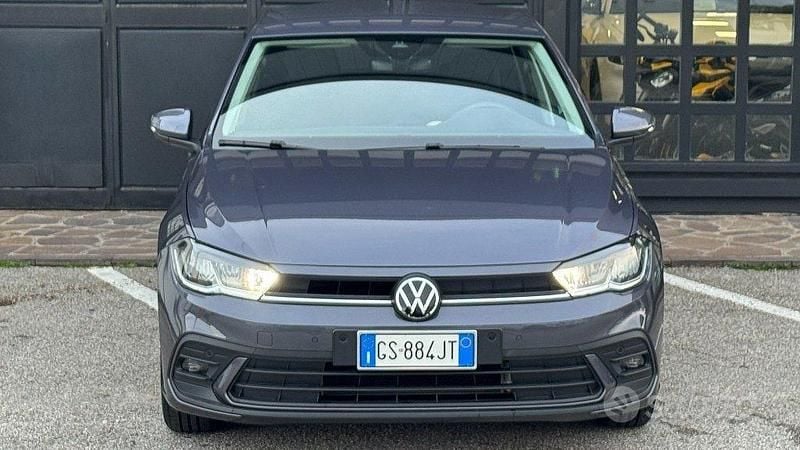 Usata VW Polo Life 80 CV (58 kW) 2023 Grigio Utilitaria