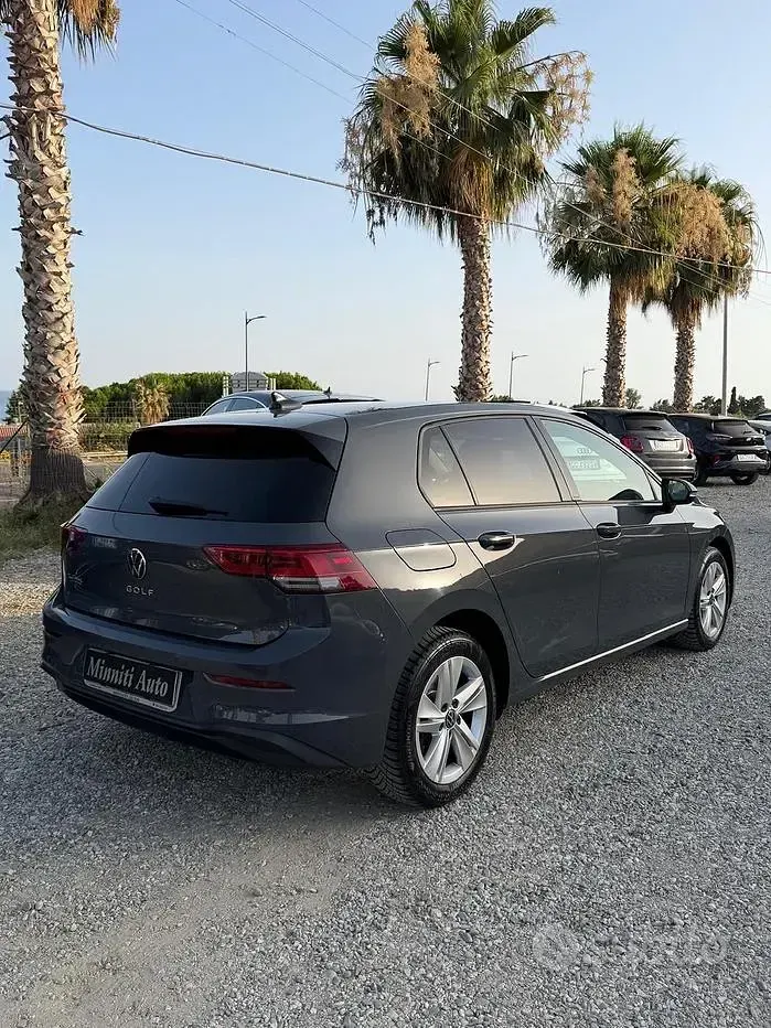 Usata VW Golf VII Life 150 CV (110 kW) 2021 Grigio Utilitaria