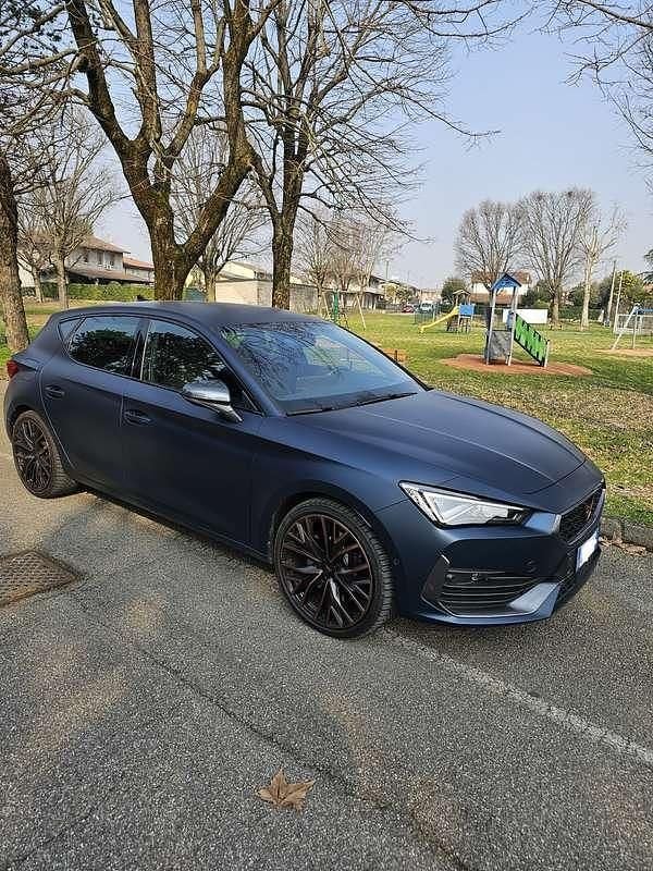 Usata Cupra Leon VZ 245 CV (180 kW) 2024 Blu/azzurro Berlina