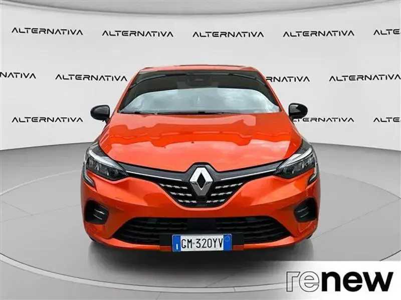Käytetty Renault Clio V Techno 145 HP (106 kW) 2023 Oranssi Sedan