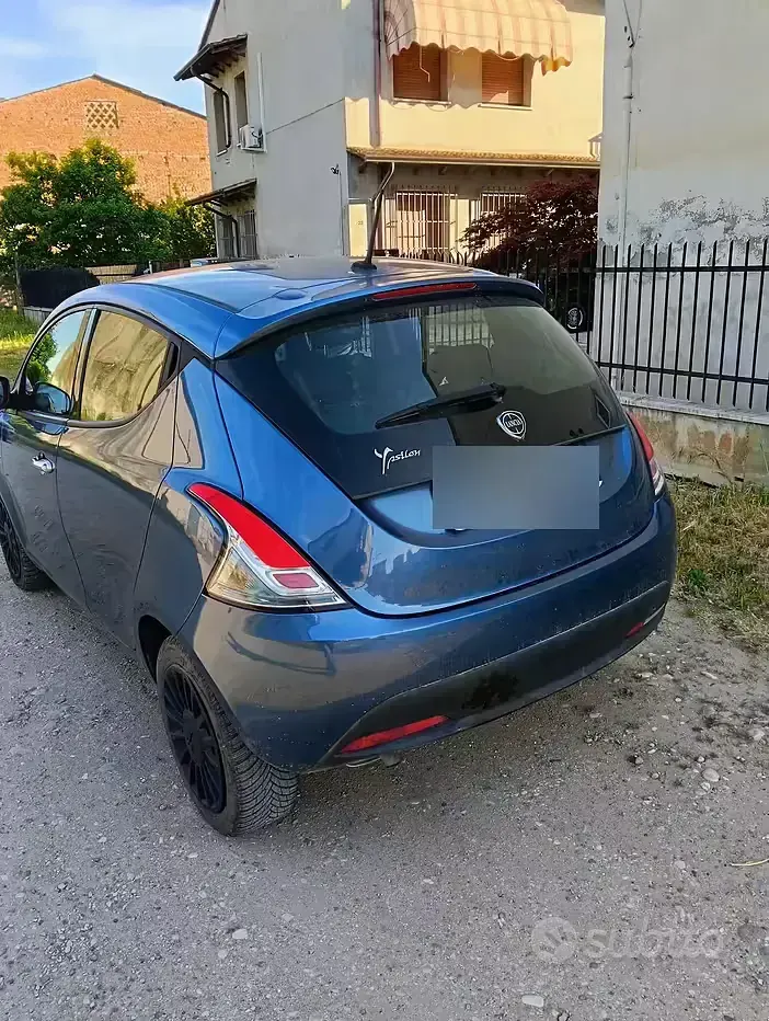 Usata Lancia Ypsilon 69 CV (50 kW) 2022 Blu Utilitaria