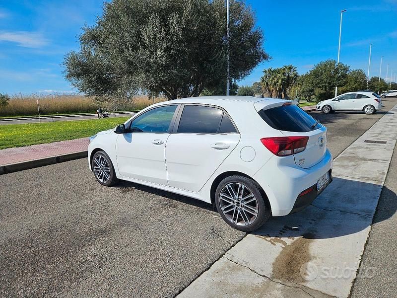 Usata Kia Rio 2017 Bianco Berlina