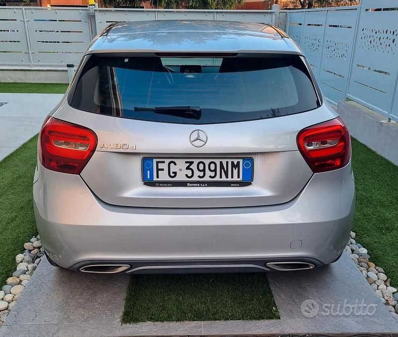 Usata Mercedes CLA180 109 CV (80 kW) 2017 Grigio Berlina