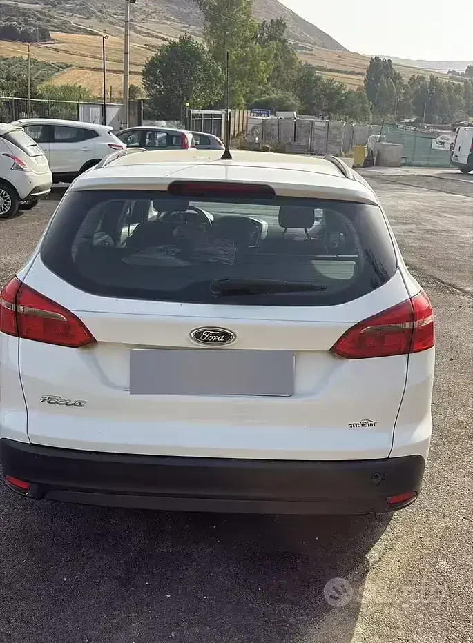 Usata Ford Focus 120 CV (88 kW) 2015 Bianco Station wagon