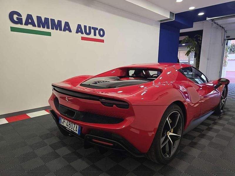 Usata Ferrari 296 663 CV (487 kW) 2023 Rosso corsa Coupé