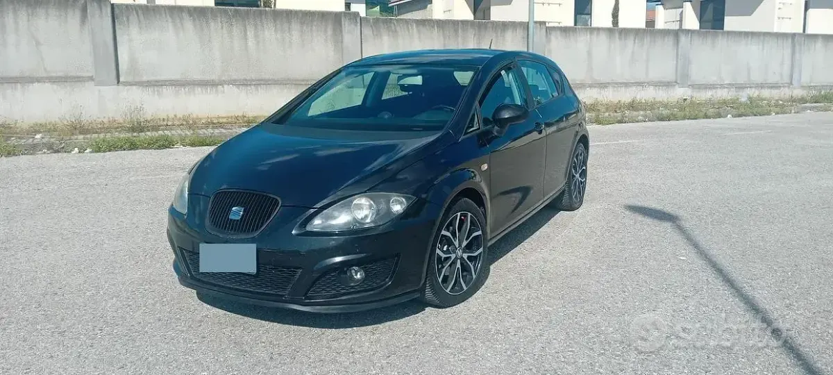 Usata Seat Leon 105 CV (77 kW) 2011 Utilitaria