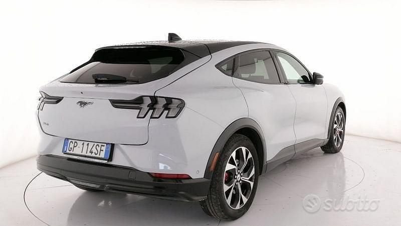 Usata Ford Mustang Premium 351 CV (258 kW) 2023 Bianco SUV