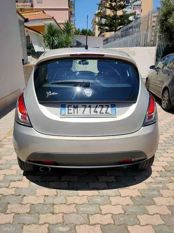 Usata Lancia Ypsilon Gold 69 CV (50 kW) 2012 Utilitaria