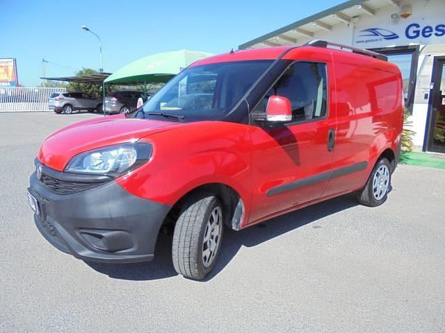 Usata Fiat Doblò 120 CV (88 kW) 2019 Rosso Monovolume