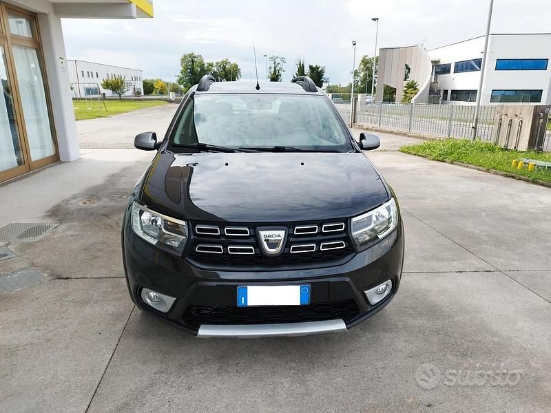 Usata Dacia Sandero Stepway 89 CV (65 kW) 2018 Nero Berlina