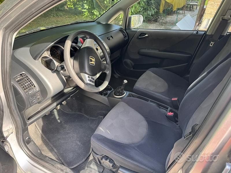 Usata Honda Jazz 83 CV (61 kW) 2007 Grigio Utilitaria