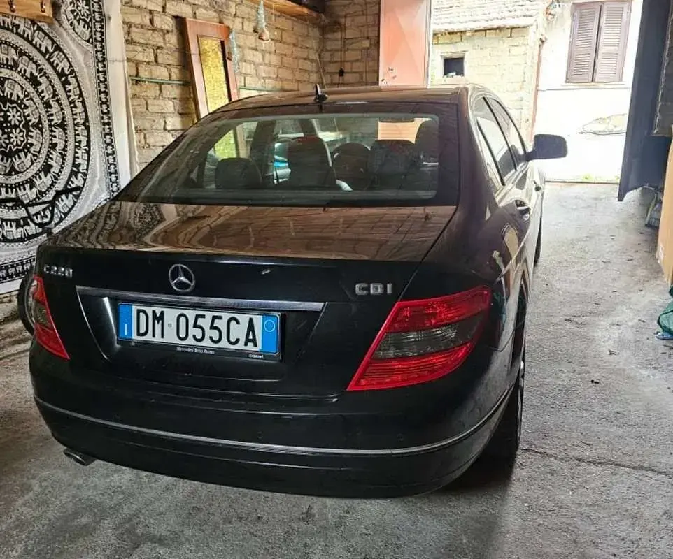 Usata Mercedes 220 Avantgarde 77 CV (56 kW) 2007 Nero Berlina