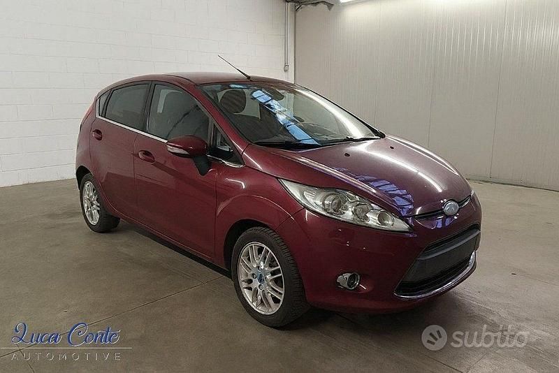 Usata Ford Fiesta Titanium 96 CV (70 kW) 2010 Rosso Utilitaria