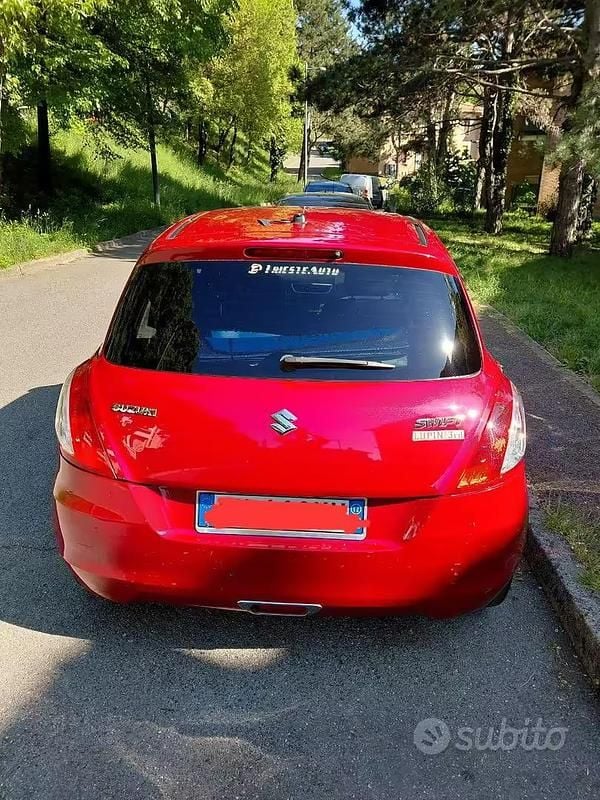 Usata Suzuki Swift 94 CV (69 kW) 2012 Rosso Utilitaria