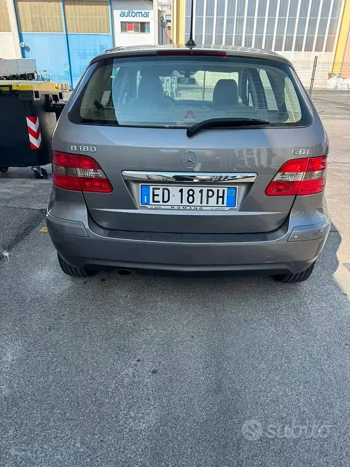 Usata Mercedes B180 Executive 109 CV (80 kW) 2010 Grigio Monovolume