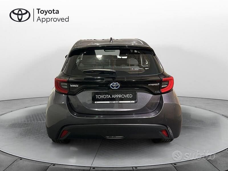 Usata Toyota Yaris Hybrid Trend 116 CV (85 kW) 2022 Grigio Berlina