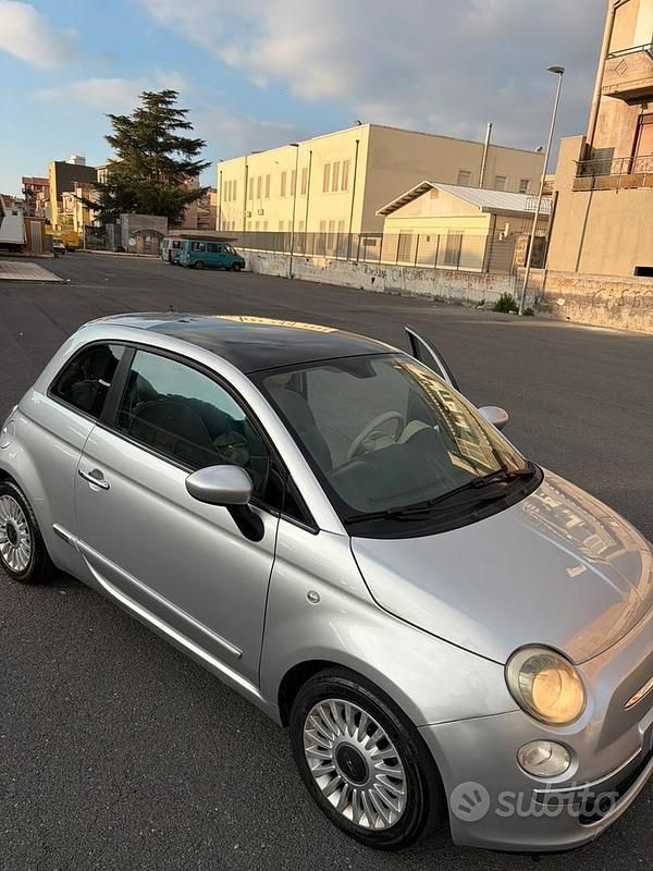 Grigio Usata 2009 Fiat 500 Tre volumi | 4500 € (Buon prezzo) - Immagine 1/4