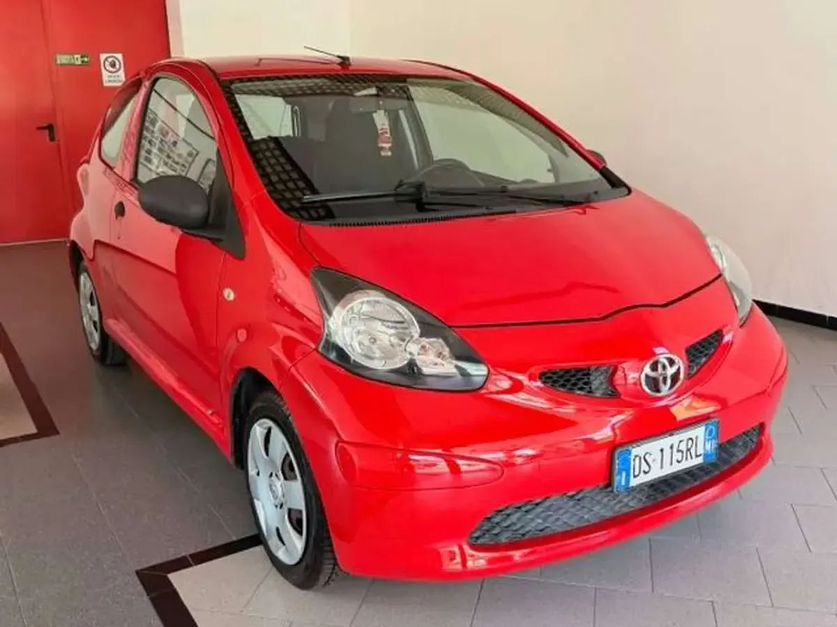 Usata Toyota Aygo 68 CV (50 kW) 2009 Rosso Utilitaria