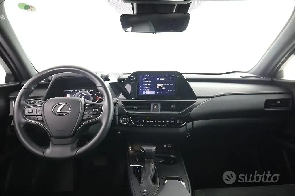 Usata Lexus UX 152 CV (111 kW) 2024 Grigio SUV