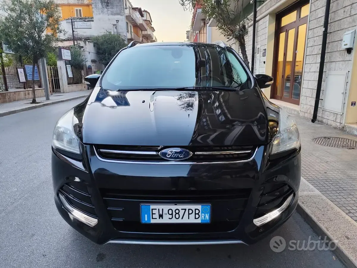 Usata Ford Kuga 163 CV (119 kW) 2014 Nero SUV