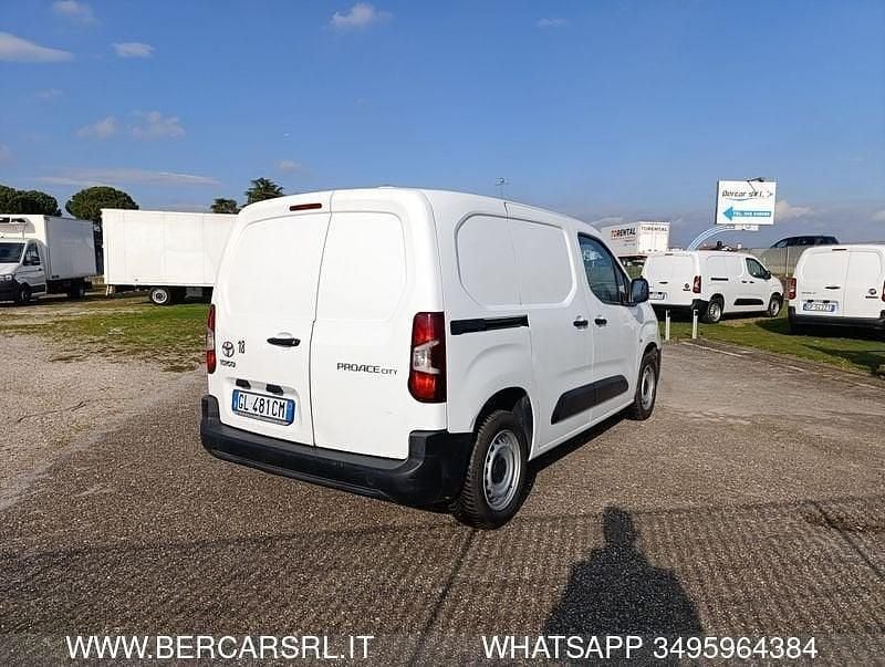 Usata Toyota Proace City Active 101 CV (74 kW) 2022 Bianco Monovolume