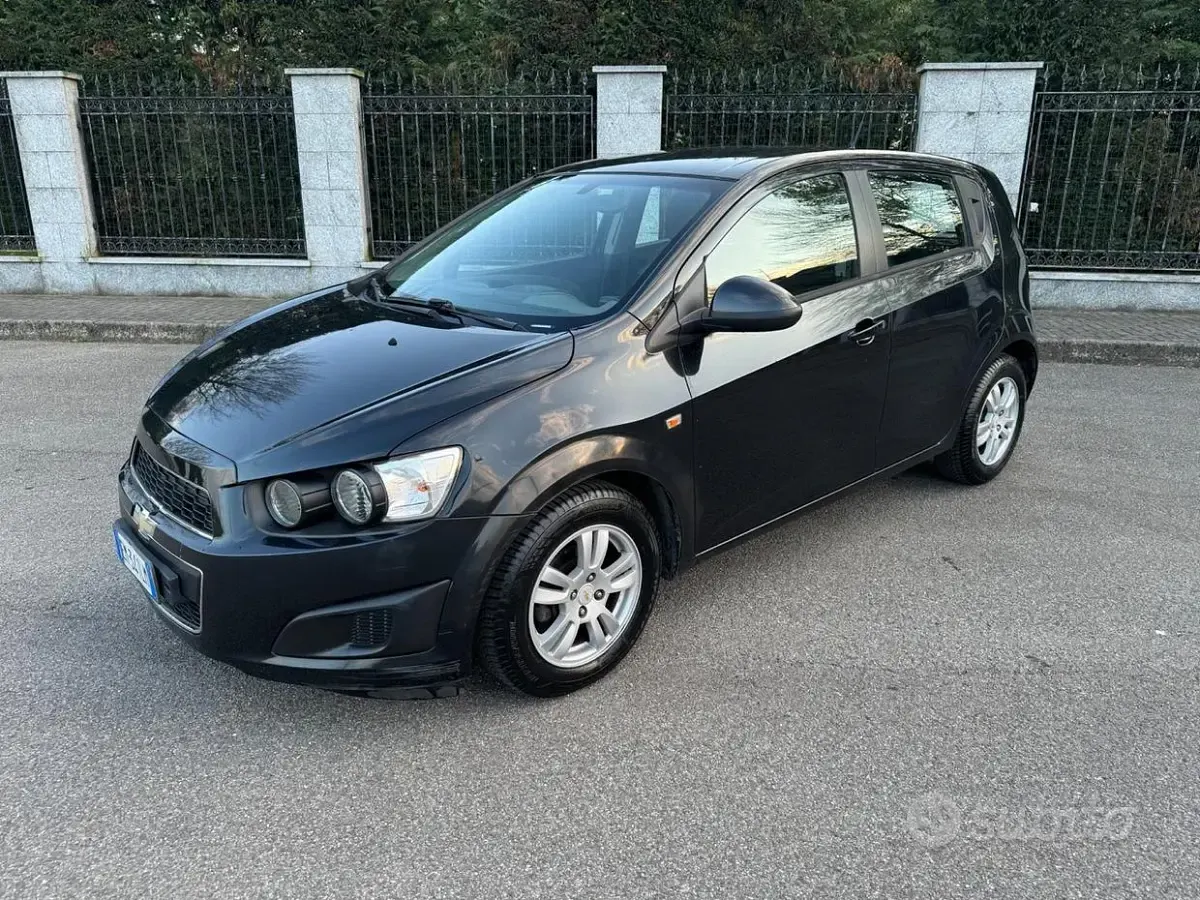 Usata Chevrolet Aveo 86 CV (63 kW) 2012 Nero Berlina