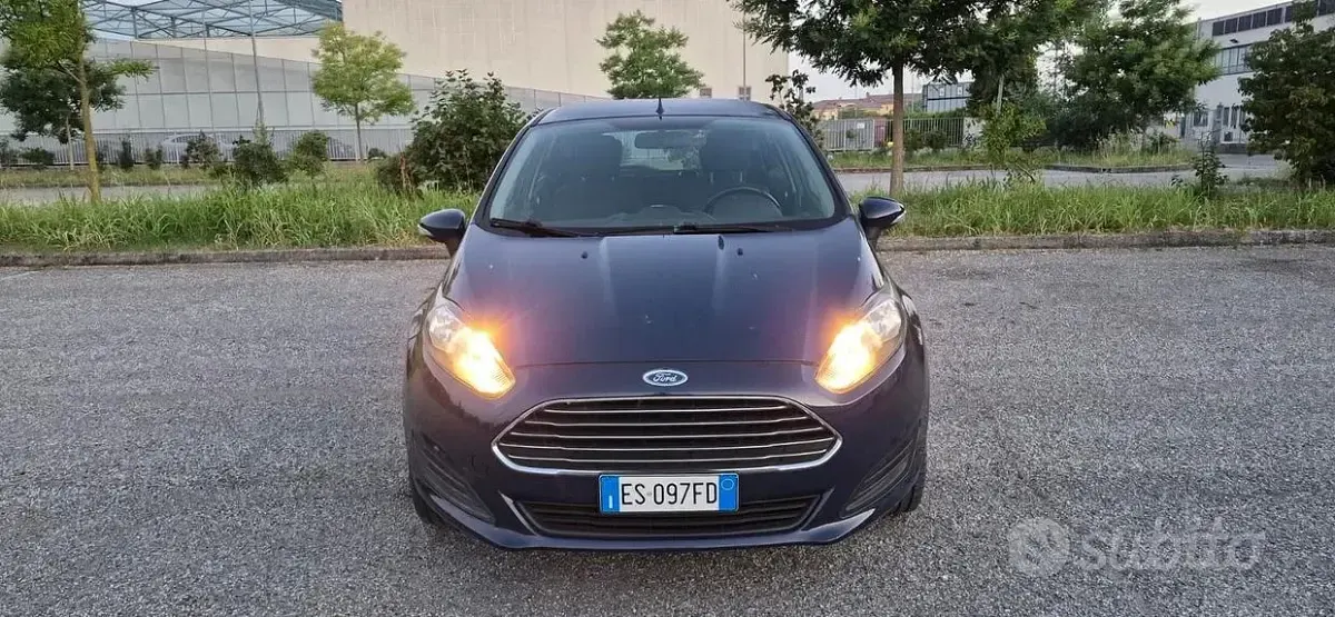 Usata Ford Fiesta 95 CV (69 kW) 2013 Bluazzurro Berlina