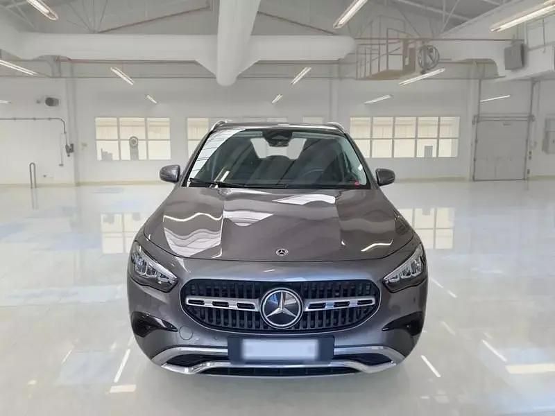 Usata Mercedes GLA200 Advanced 149 CV (109 kW) 2023 Grigio SUV