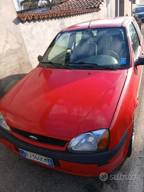 Usata Ford Fiesta 49 CV (36 kW) 2000 Rosso Berlina