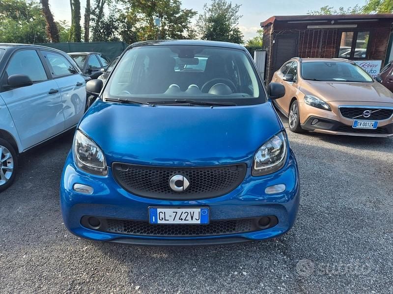 Usata Smart ForFour Prime 71 CV (52 kW) 2017 Blu Utilitaria