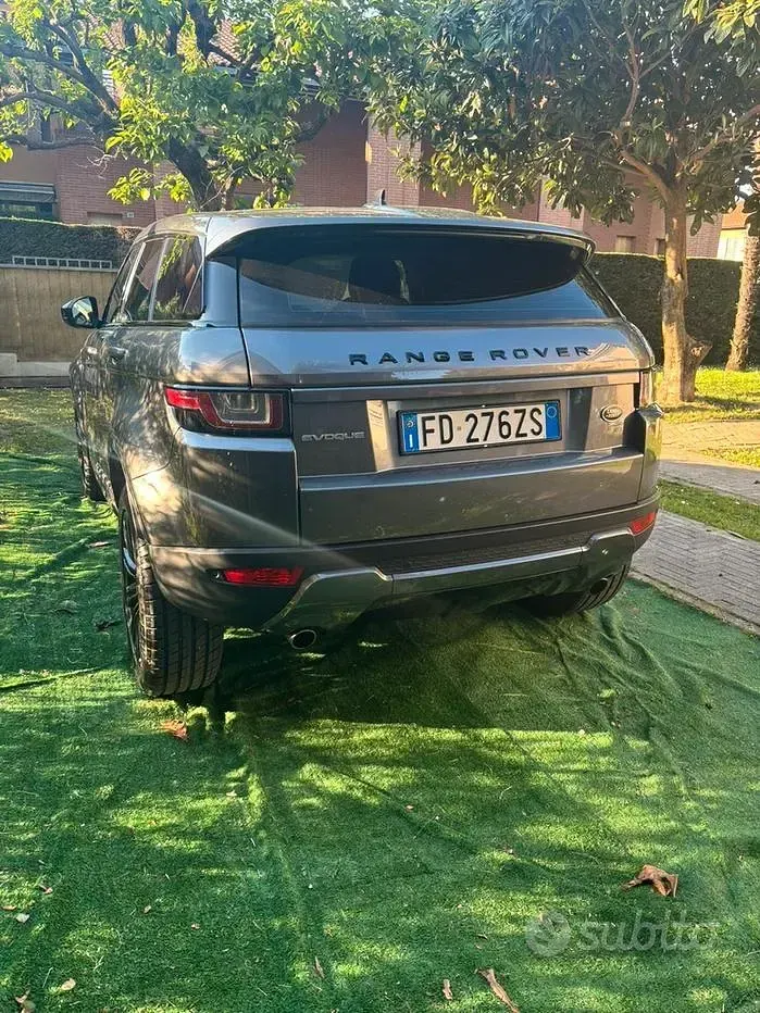 Usata Land Rover Range Rover evoque 150 CV (110 kW) 2016 Grigio SUV