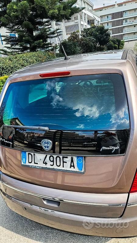 Usata Lancia Musa 90 CV (66 kW) 2007 Oro Monovolume