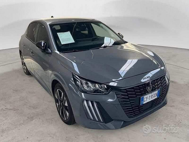 Usata Peugeot 208 Allure 100 CV (73 kW) 2025 Grigio Utilitaria