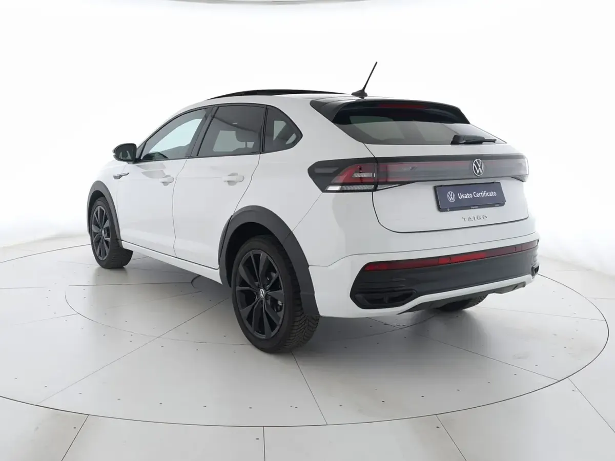 Usata VW Taigo R-line 150 CV (110 kW) 2023 Pure white nero SUV