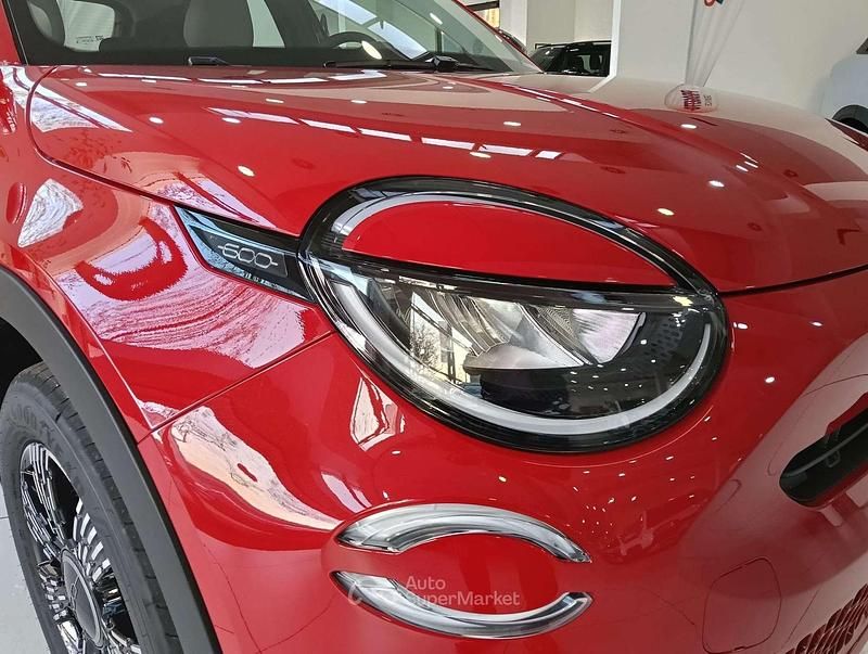 Nuova Fiat 600 Icon 136 CV (100 kW) 2025 Rosso SUV