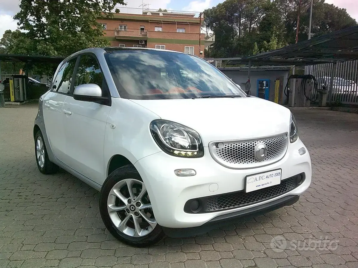 Usata Smart ForFour Passion 71 CV (52 kW) 2015 Bianco Utilitaria