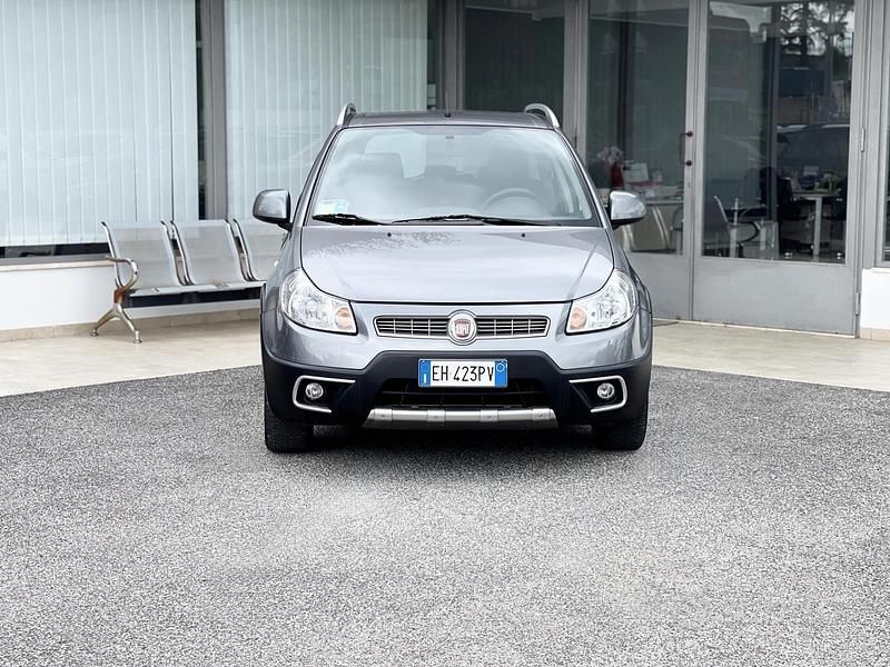 Usata Fiat Sedici 120 CV (88 kW) 2011 Grigio SUV