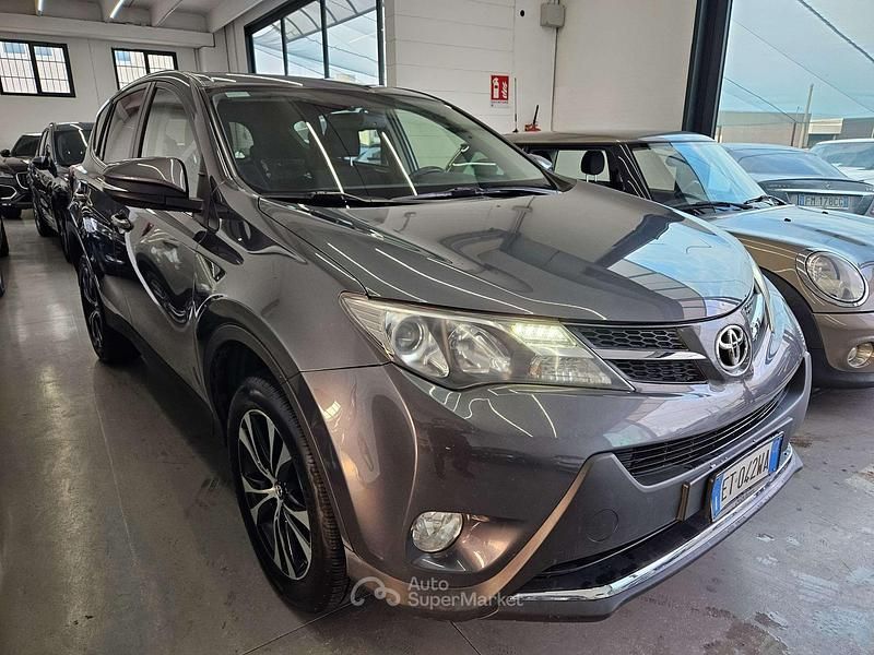 Usata Toyota RAV4 Lounge 124 CV (91 kW) 2014 Grigio SUV