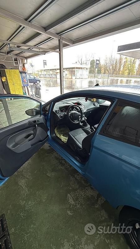 Blu Usata 2010 Ford Fiesta | 2100 € - Immagine 1/4