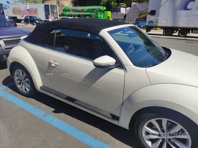 Usata VW Beetle Cabriolet Design 105 CV (77 kW) 2013 Bianco Cabrio