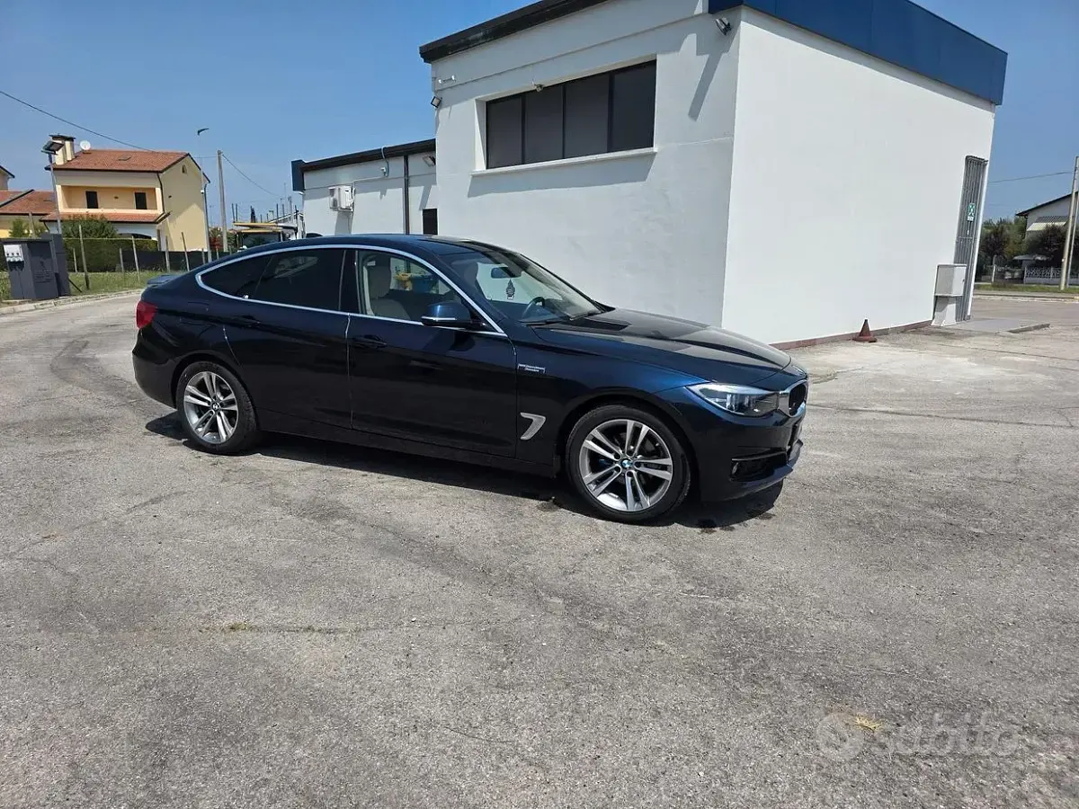 Usata BMW 318 150 CV (110 kW) 2018 Bluazzurro Berlina