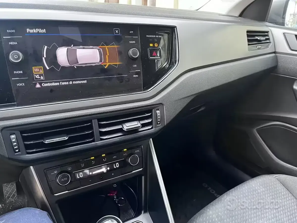 Usata VW Polo R-line 90 CV (66 kW) 2020 Grigio Utilitaria