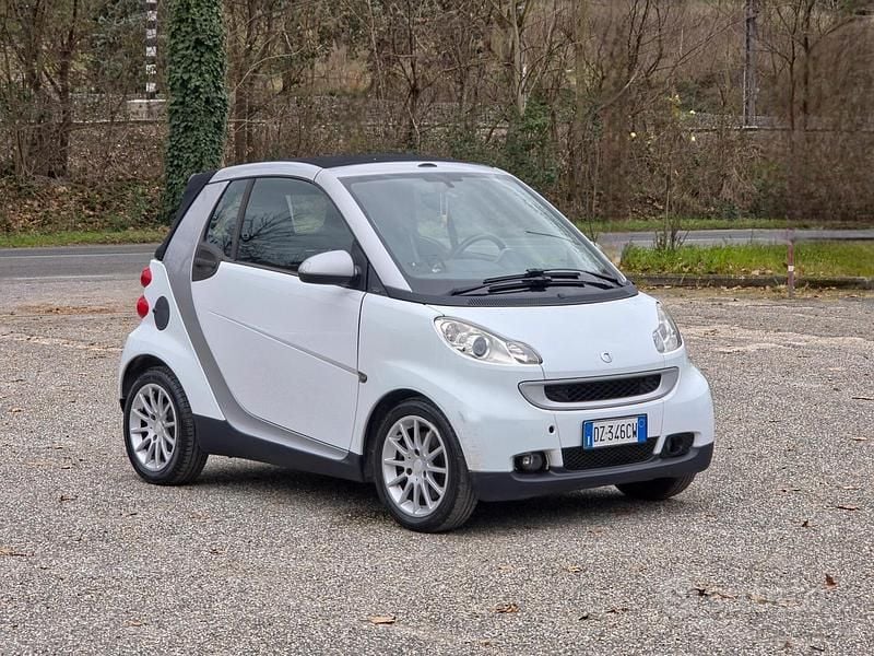 Bianco Usata 2009 Smart ForTwo Cabrio Passion Cabrio | 3900 € (Buon prezzo) - Immagine 1/4