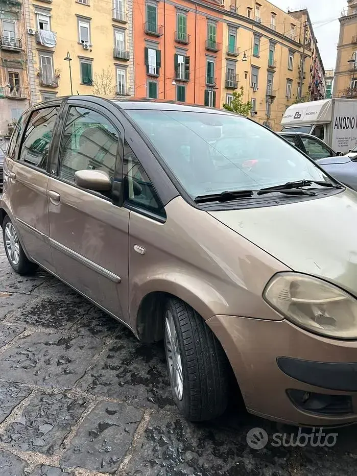 Usata Lancia Musa 101 CV (74 kW) 2006 Marrone Monovolume