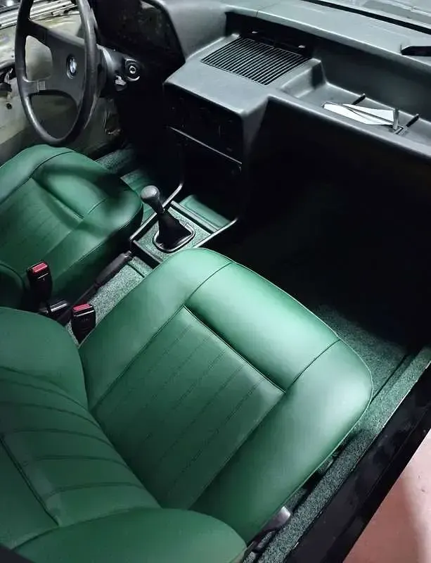 Usata BMW 518 Efficient Dynamics 90 CV (66 kW) 1981 Nero Berlina
