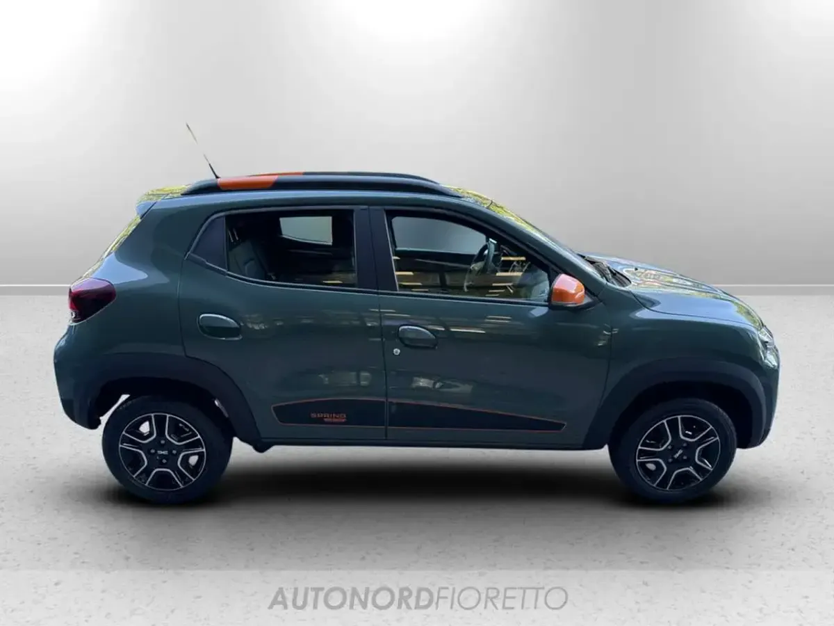Usata Dacia Spring Expression 19 kW (26 CV) 2023 Lichen kaki Utilitaria