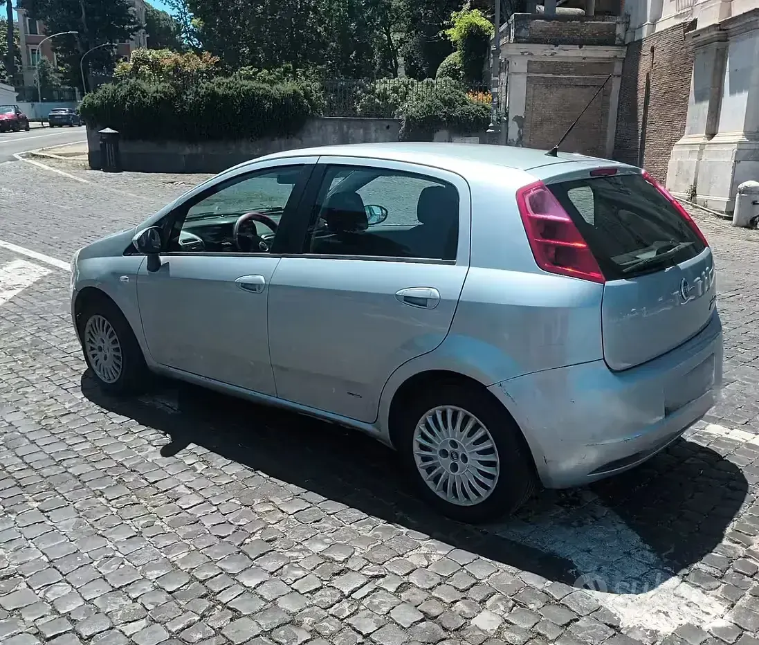 Usata Fiat Grande Punto 77 CV (56 kW) 2007 Grigio Utilitaria