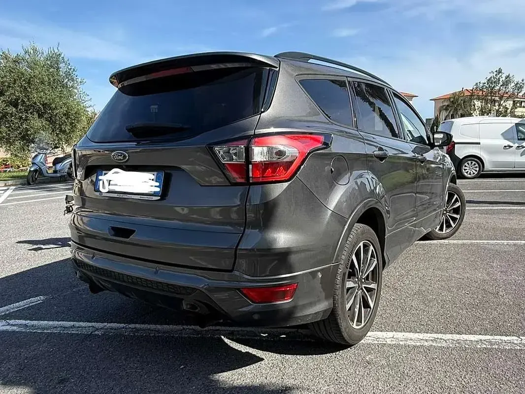 Usata Ford Kuga ST-Line 120 CV (88 kW) 2017 Grigio SUV