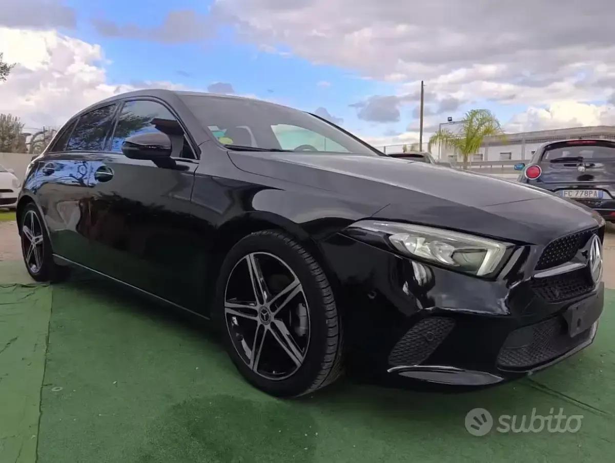 Usata Mercedes A180 116 CV (85 kW) 2019 Nero Berlina