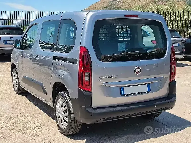 Usata Fiat Doblò 131 CV (96 kW) 2024 Grigio Monovolume